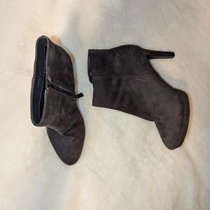 Isaac Mizrahi Suede Heel